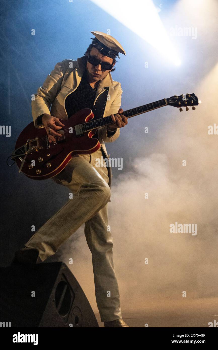 Yves Tumor in concerto al Castello Sforzesco di Milano. Foto di Davide Merli | Alamy Foto Stock