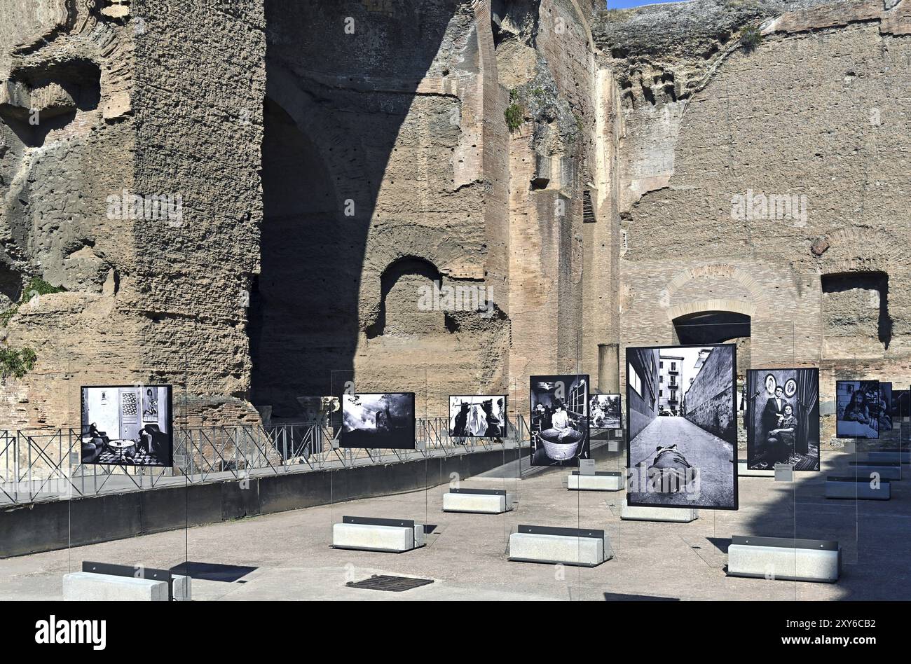 Letizia Battaglia, mostra fotografica tra le rovine Foto Stock