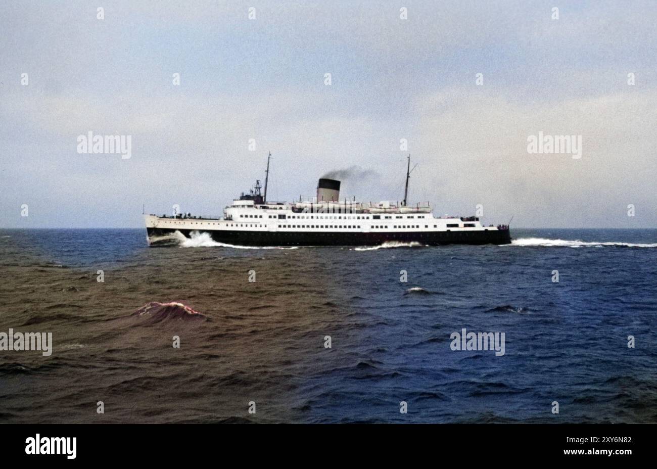 Nave traghetto SS Invicta costruita nel 1939 attraversano il canale British Rail Class 99, rotta da dover a Calais, Manica, UK c 1956 scivolo Ektachrome colorato Foto Stock