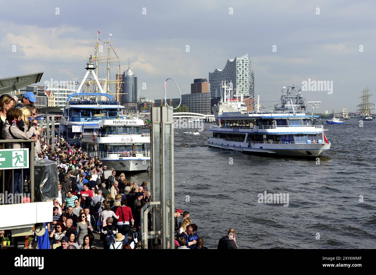 Germania, Amburgo, HafenCity, vista sulla Filarmonica dell'Elba, la nuova sala concerti di Amburgo, il compleanno del porto, la sfilata, Amburgo, Amburgo, Repubblica Federale Foto Stock