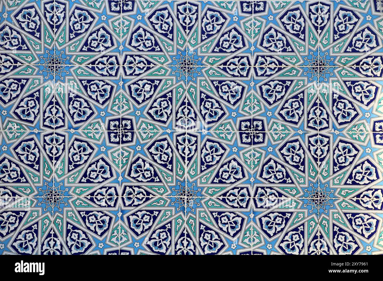 Dettaglio di un muro ricoperto di piastrelle. Un esempio dall'arte tradizionale turca delle piastrelle. Foto Stock