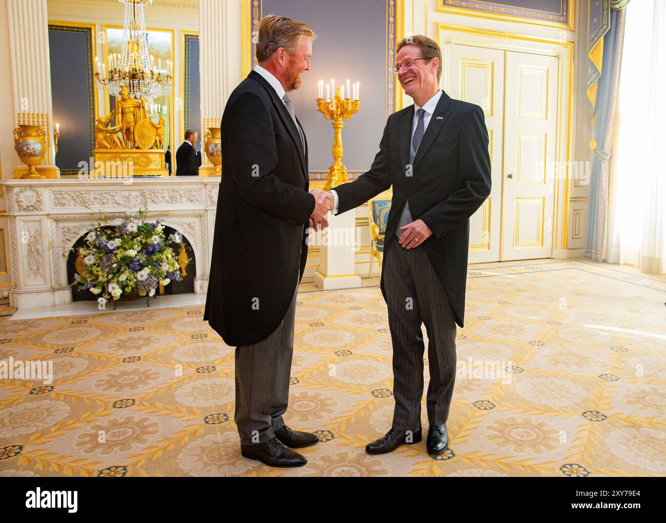 I Paesi Bassi, 2024-08-28 09:34:52 L'AIA - Re Willem-Alexander ha ricevuto l'Ambasciatore della Repubblica Federale di Germania, sua Eccellenza Dr. N. Meyer-Landrut, a Palazzo Noordeinde per presentare le sue credenziali. ANP / Hollandse Hoogte / Wesley de WIT crediti: NL Beeld / Patrick van Emst Foto Stock