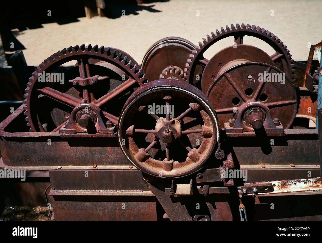 Vecchie macchine minerarie arrugginite e abbandonate Foto Stock