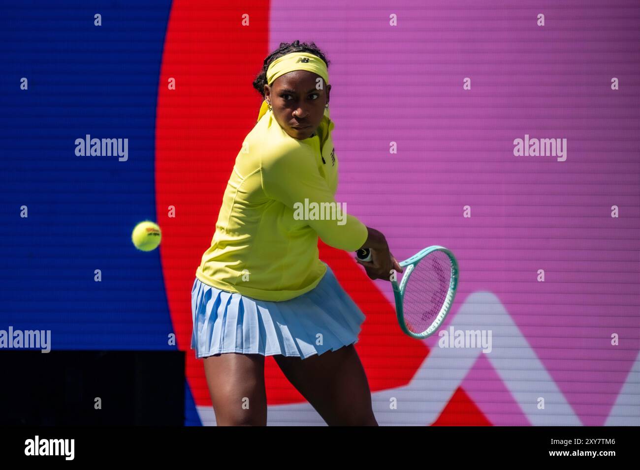 Coco Gauff (USA) partecipa al primo turno degli US Open 2024. Foto Stock