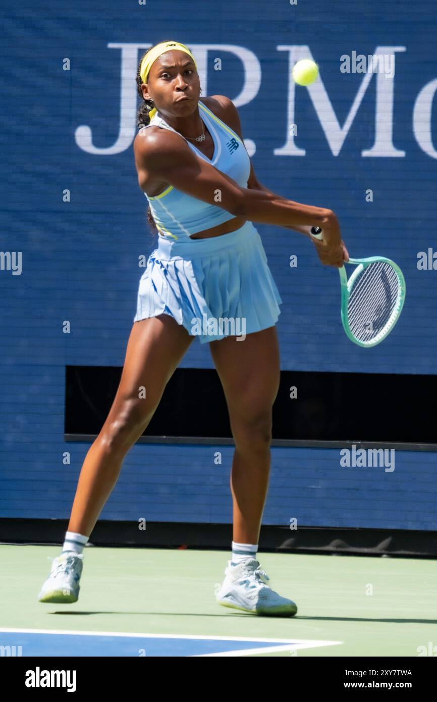 Coco Gauff (USA) partecipa al primo turno degli US Open 2024. Foto Stock