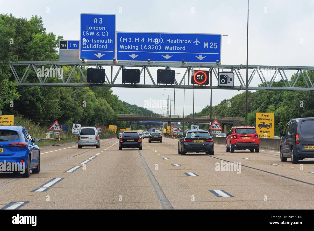 L'avvicinamento all'autostrada M25 in senso orario allo svincolo 10, Wisley Surrey Inghilterra Regno Unito Foto Stock