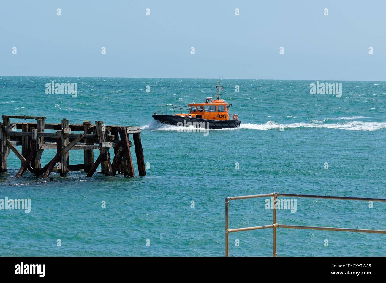 L'ingresso al porto di Shoreham in una soleggiata giornata estiva West Sussex Inghilterra Regno Unito Foto Stock