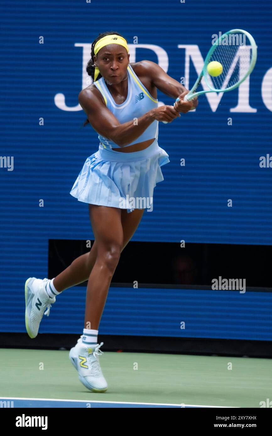 Coco Gauff (USA) partecipa al primo turno degli US Open 2024. Foto Stock