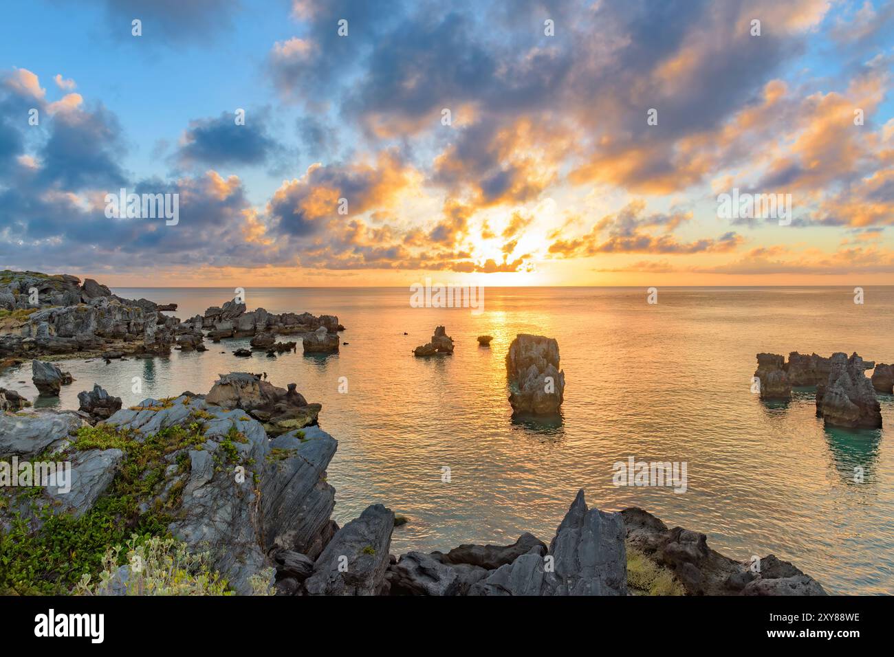 Tramonto estivo d'oro alle Bermuda di Achilles Bay Foto Stock