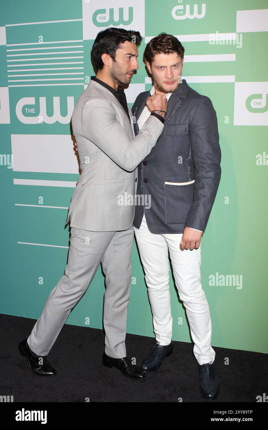 Justin Baldoni e Brett Dier partecipano alla presentazione 2015 di The CW Network 2015 al London Hotel di New York City il 14 maggio 2015. Foto di Henry McGee/MediaPunch Foto Stock