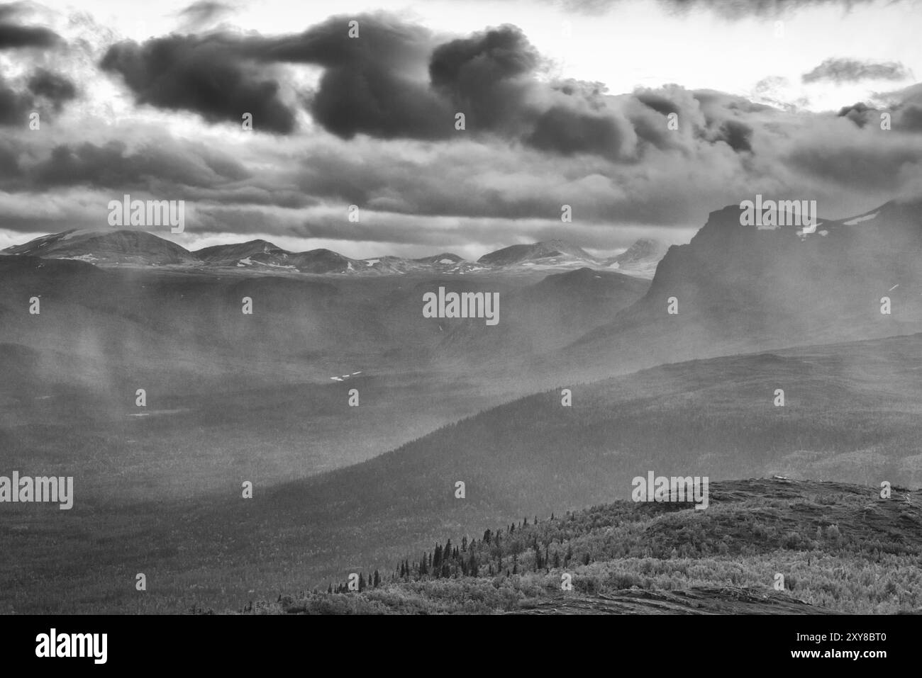 Doccia di neve serale su Tarradalen, Norrbotten, Lapponia, Svezia, settembre 2012, Europa Foto Stock