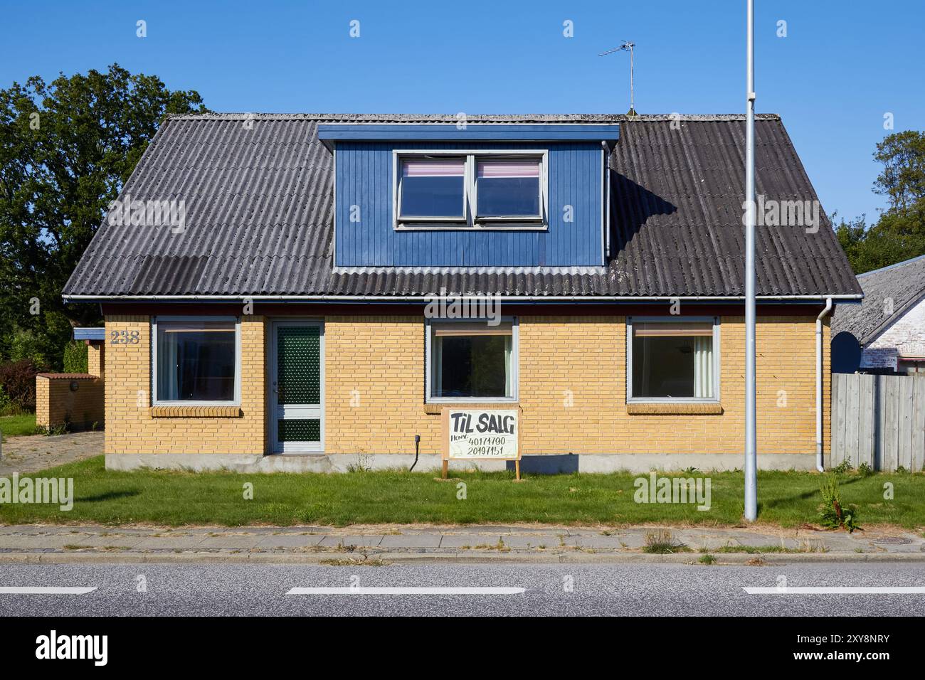 Casa in vendita nel piccolo villaggio di Thorshøj, Vendsyssel, Danimarca Foto Stock