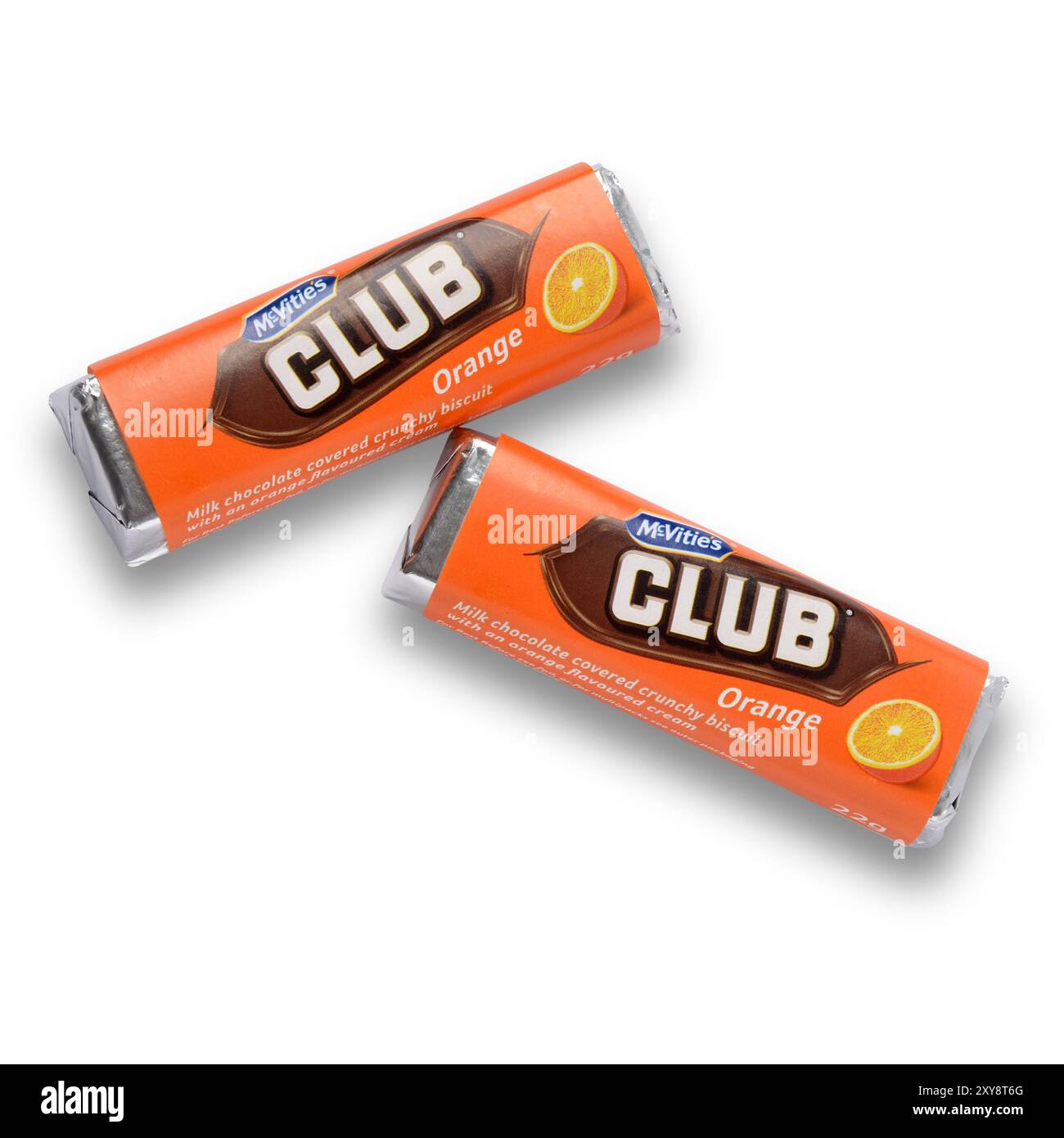 Due biscotti McVities Orange Chocolate Club dall'alto isolati sul bianco con percorso di ritaglio Foto Stock