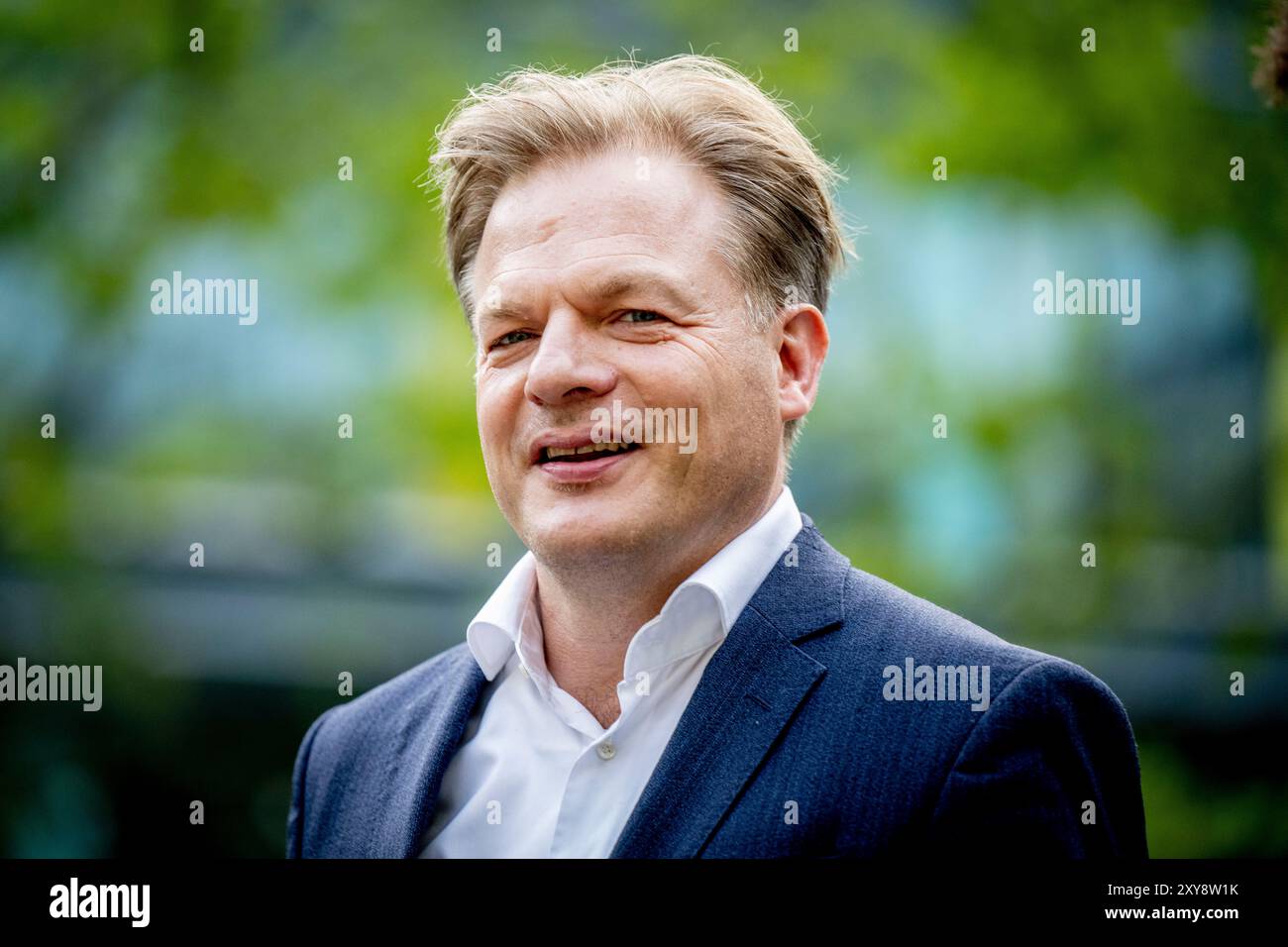 DEN HAAG - Pieter Omtzigt NSC arriva al Ministero delle Finanze per una consultazione sul bilancio. Il Gabinetto ha avviato i negoziati sul bilancio del prossimo anno. Questo sarà presentato su Prinsjesdag. ANP ROBIN UTRECHT netherlands Out - belgio Out Foto Stock