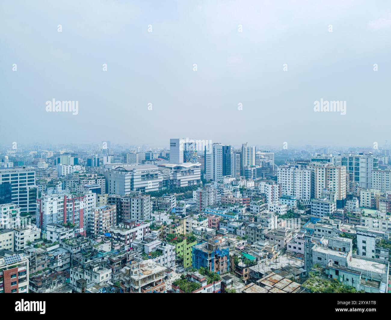 Vista aerea panoramica della città di Dacca - vivace paesaggio urbano del Bangladesh Foto Stock