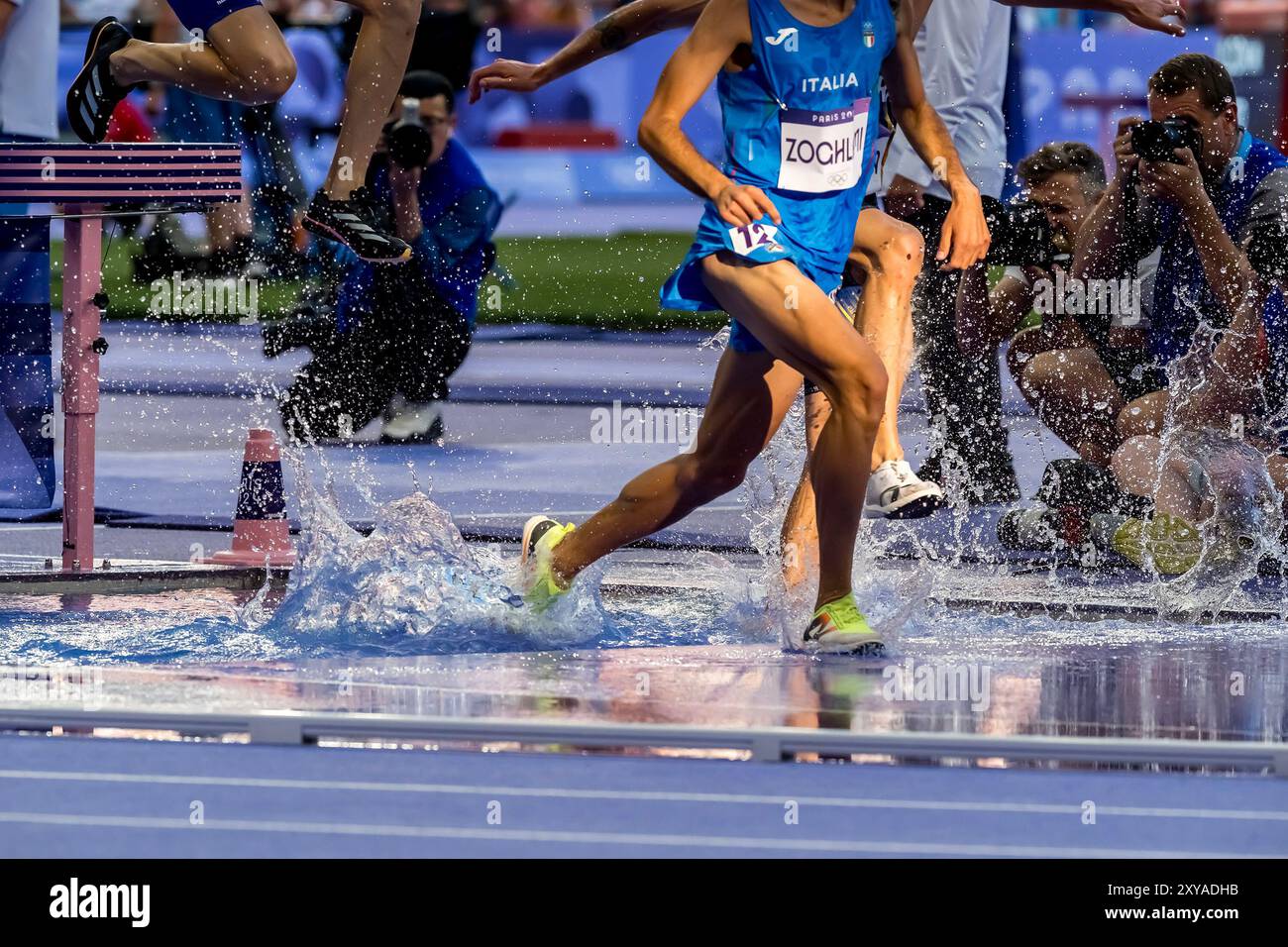 Parigi, Ile de France, Francia. 5 agosto 2024. OSAMA ZOGHLAMI (ITA), partecipa al primo turno di Steeplechase maschile 3000m allo Stade de France durante le Olimpiadi estive di Parigi 2024 a Parigi, Francia. (Credit Image: © Walter Arce/ZUMA Press Wire) SOLO PER USO EDITORIALE! Non per USO commerciale! Foto Stock