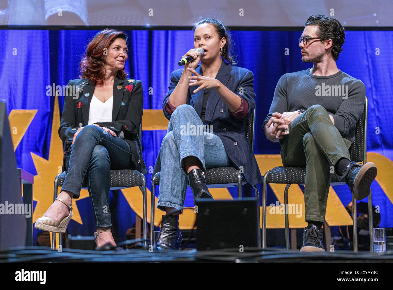 Bonn, Germania, 8 giugno 2019: Shohreh Aghdashloo, Frankie Adams e Steven Strait al FedCon 28, una convention di fantascienza di quattro giorni. Il FedCon 28 si è svolto il 7 giugno Foto Stock