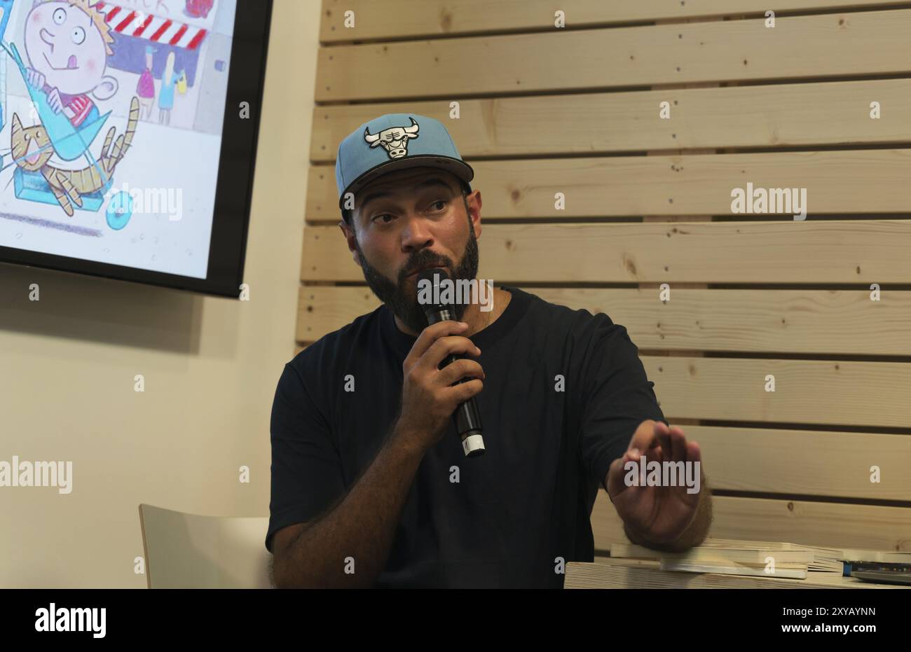 FRANCOFORTE SUL MENO, Germania, 20 ottobre 2023: Big Moe (intrattenitore per bambini, podcaster e rapper) sul palco della 75a Fiera del Libro di Francoforte, Europa Foto Stock