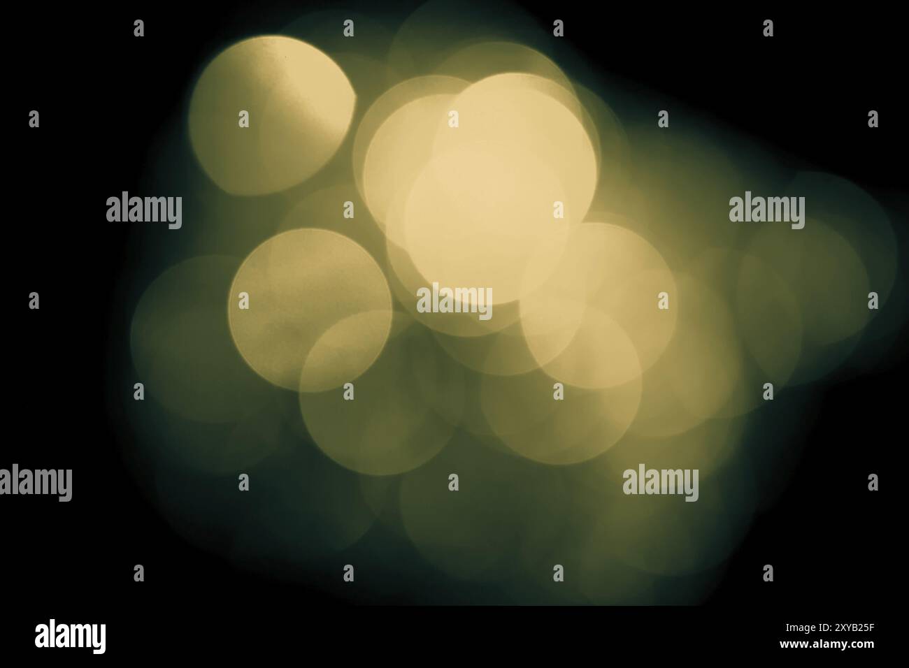 Vintage luci sfocate, bokeh effetto. Foto reale dello sfondo. Isolato su nero Foto Stock
