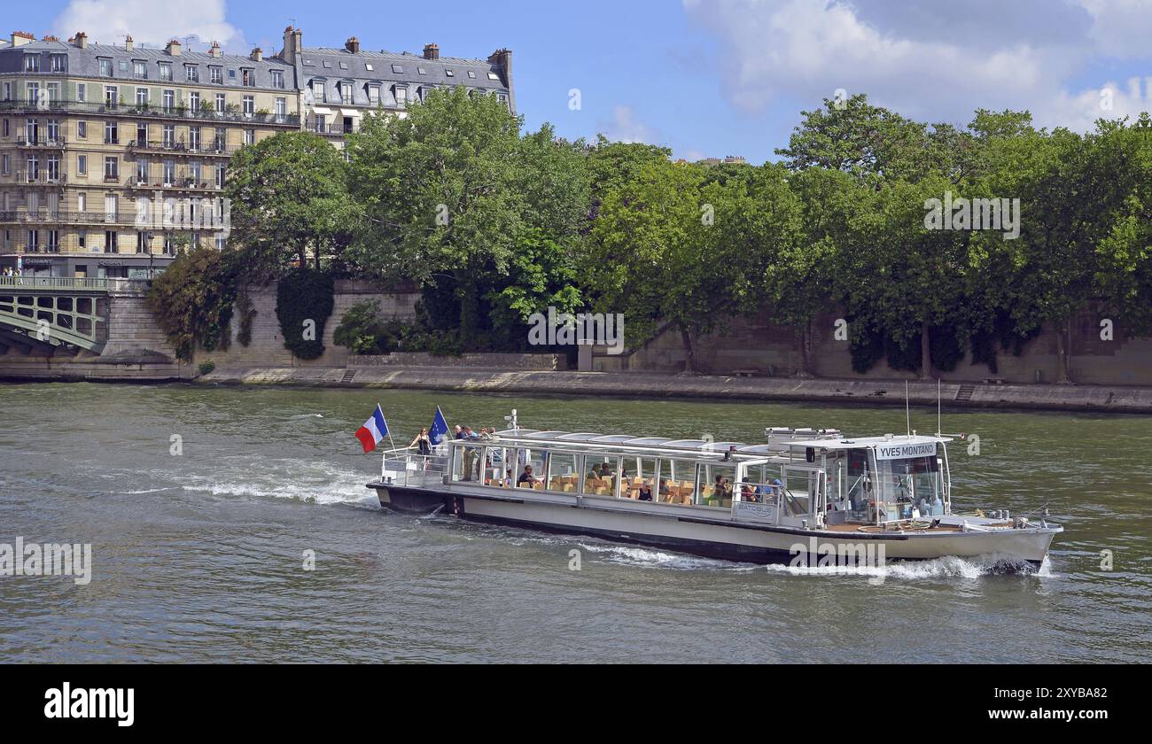 La Senna, il fiume, Bateaubus sulla Senna, Saint Louis Island, Buildings, Yves Montand, Senger Foto Stock