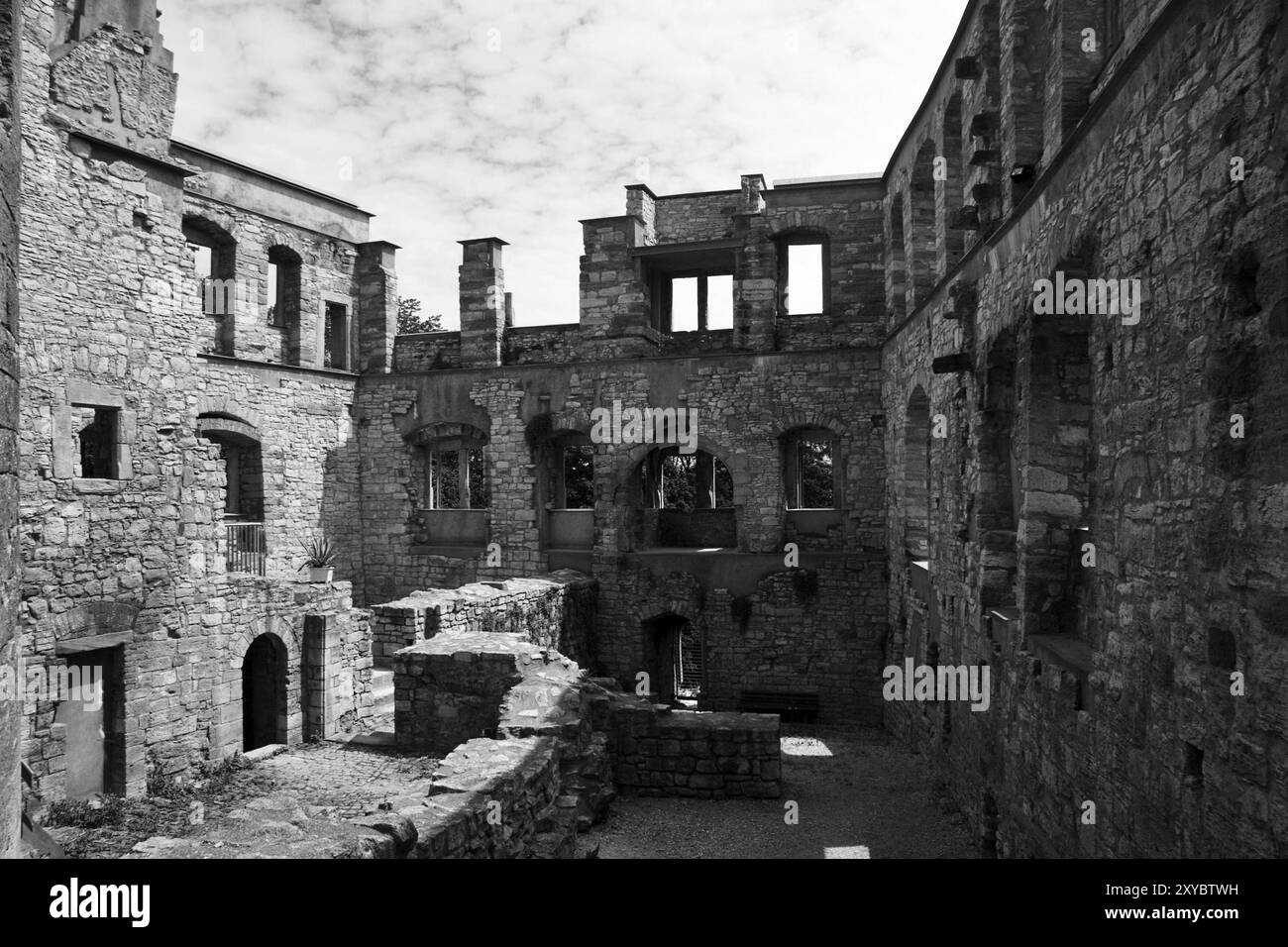 Un castello rinascimentale fiabesco sorge a Kranichfeld, su una collina che si protende dal Kranichberg. Costruito in stile romanico nel XII secolo, Foto Stock