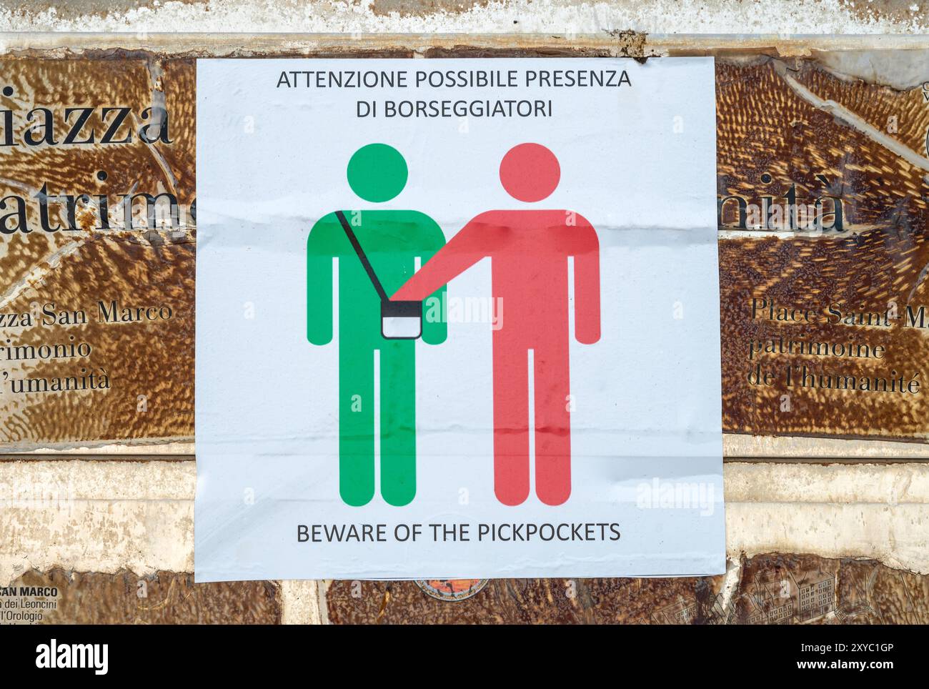 Iscriviti a Venezia, Italia, avvertendo i turisti di essere consapevoli della presenza di borseggiatori Foto Stock