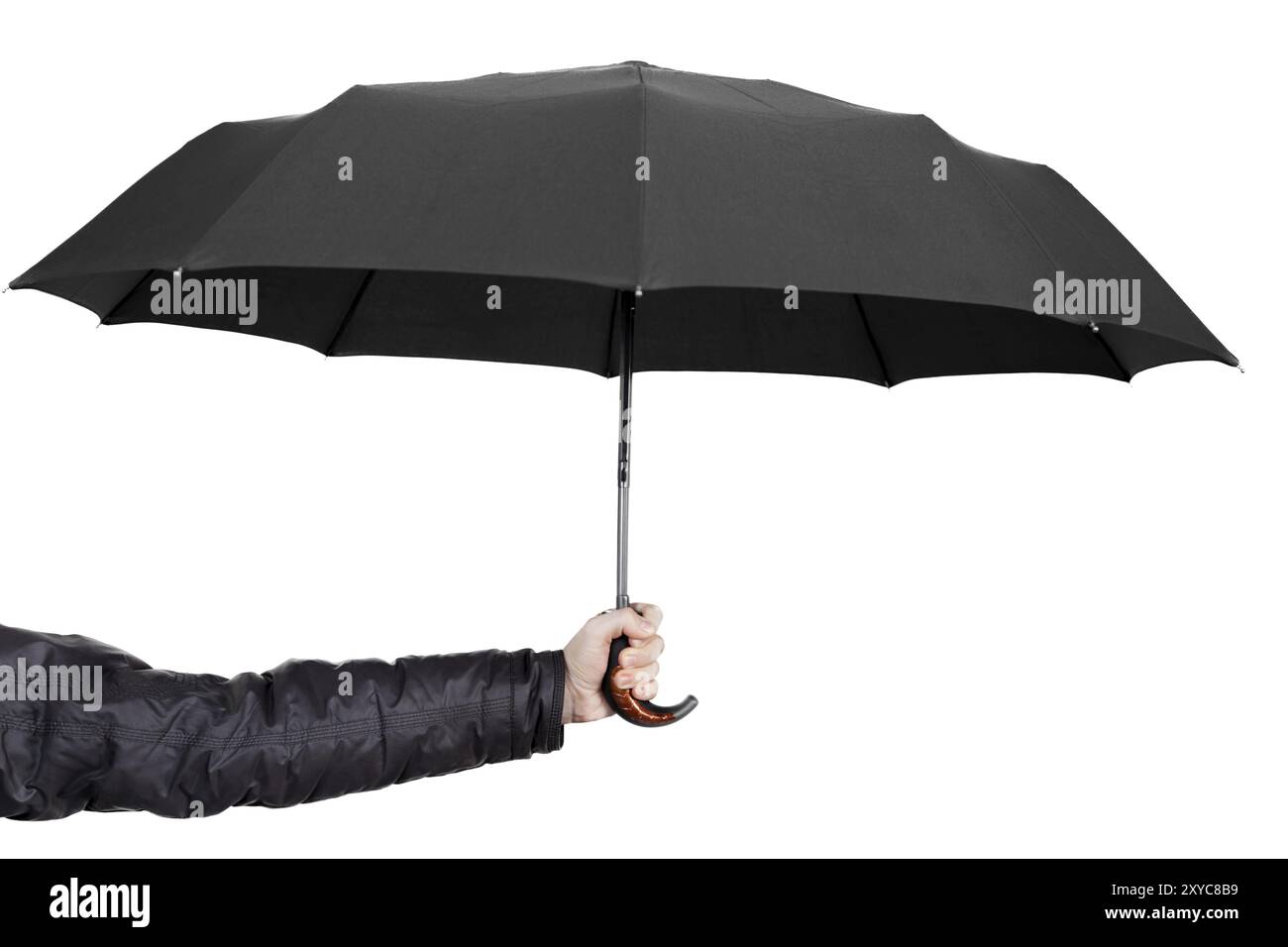 Donna che tiene a mano l'ombrello nero per pioggia e pioggia Foto Stock