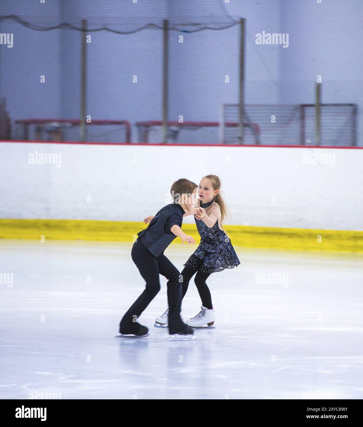 BERLINO, GERMANIA, 11 OTTOBRE 2014: Antonia Martini e Maximilian Mueller all'Ice Dance test-Competition di Berlino, Germania. Intervalli f Foto Stock