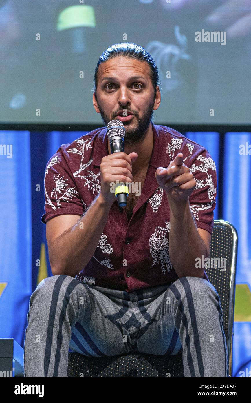 Bonn, Germania, 8 giugno 2019: Shazad Latif (*1988, attore britannico, Star Trek: Discovery) parla delle sue esperienze in Star Trek Discovery al FedCon 28, Foto Stock
