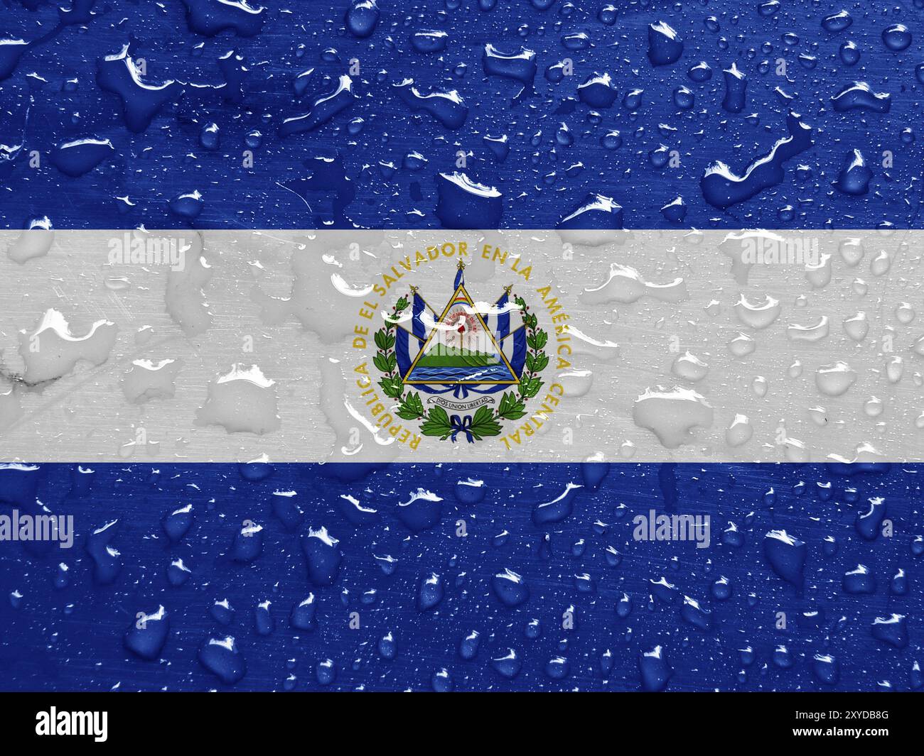 Bandiera di El Salvador con gocce di pioggia Foto Stock