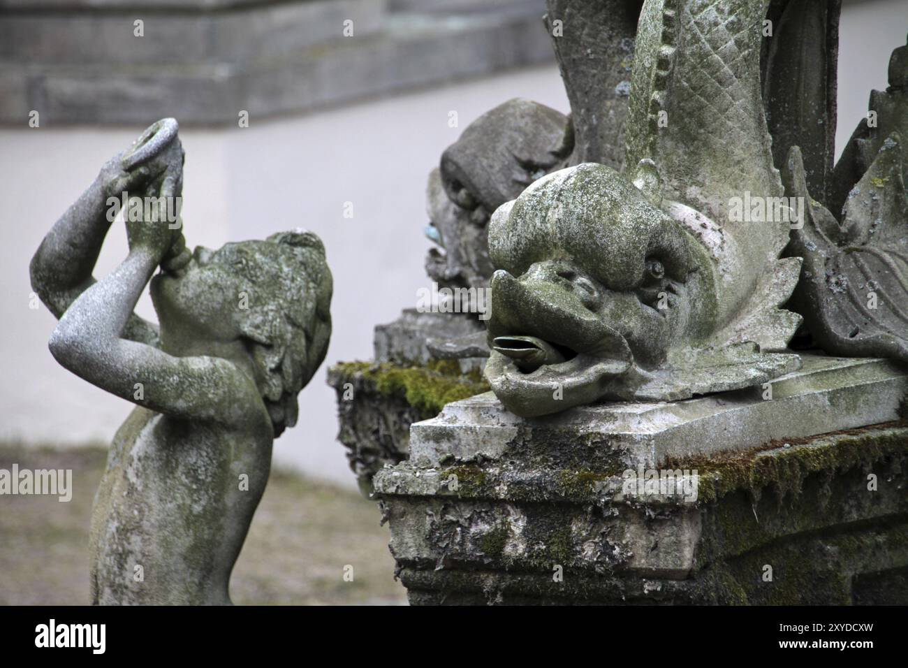 La fontana dei delfini nel palazzo di Detmold Foto Stock