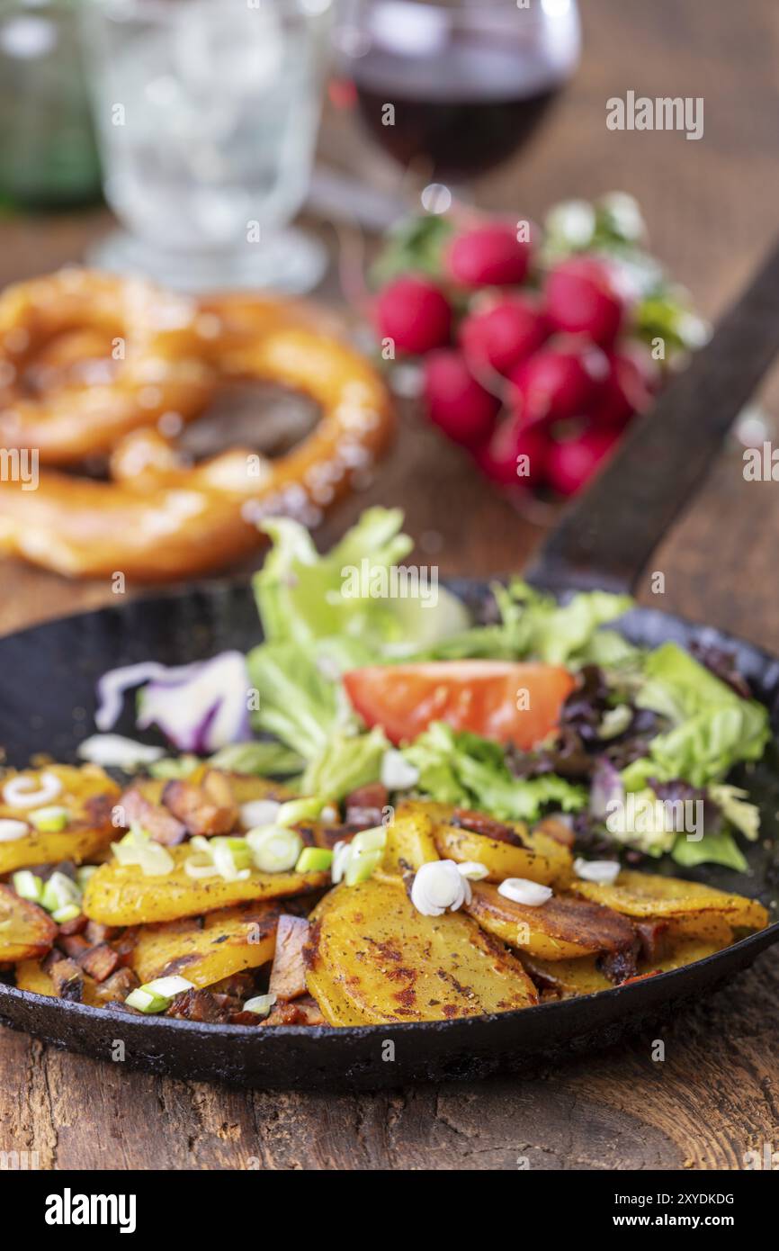 Gratin di patate tirolesi con cipolle Foto Stock