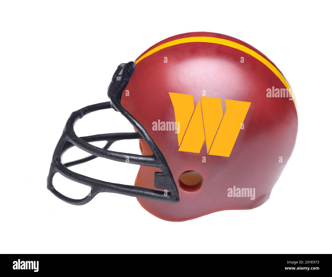 IRVINE, CALIFORNIA - 2 febbraio 2022: Mini casco da calcio da collezione per i Washington Commanders della National Football Conference East. Foto Stock