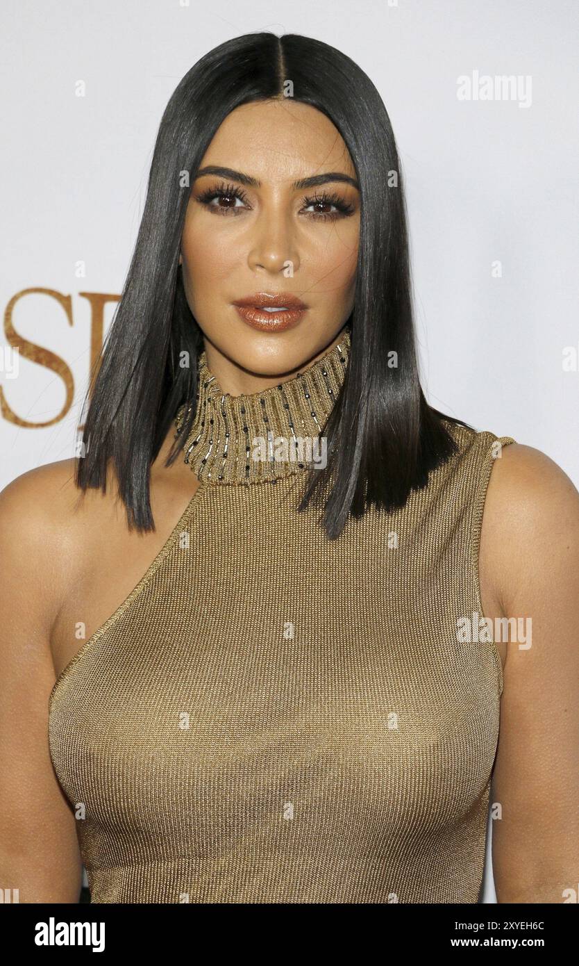 Kim Kardashian West alla prima di Los Angeles di "The Promise" tenutasi al TCL Chinese Theatre di Hollywood, USA il 12 aprile 2017 Foto Stock