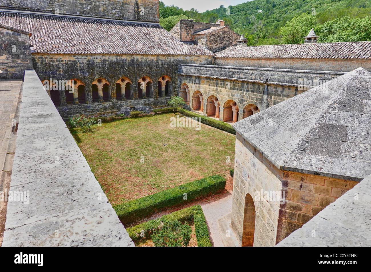 L'abbazia di Thoronet (l'abbaye du Thoronet) è un'abbazia cistercense costruita alla fine del XII secolo nel dipartimento del Var della Provenza nel sud-est della Francia. Foto Stock