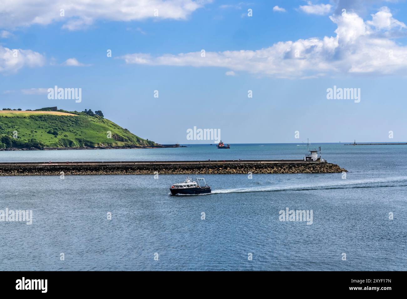 Colorful Boats Harbor Breakwater Staddon Heights Plymouth, Devon, Inghilterra. Foto Stock