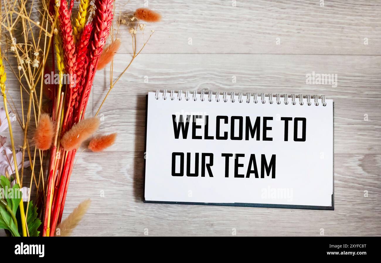 Benvenuto nel simbolo del nostro team. Parole concettuali Benvenuti nel nostro team su uno splendido sfondo per appunti. Foto Stock