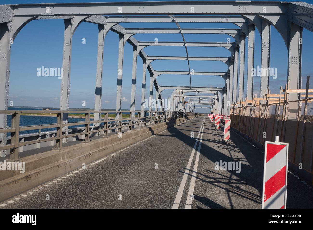 Ponte Oddesund con lavori stradali che chiudono una corsia Foto Stock