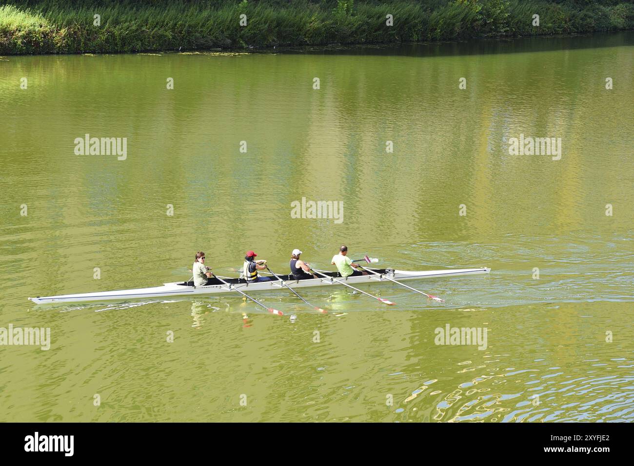 Firenze, Italia. 17 settembre 2023. Vogatori sul fiume Arno a Firenze, Italia, Europa Foto Stock