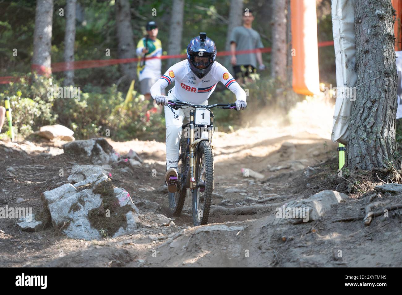 PAL Arinsal, Andorra : agosto 29 2024 : Charlie Hatton di GBR ai Campionati Mondiali UCI Mountain Bike Downhill Man QualificationAndorra 2024 su J Foto Stock