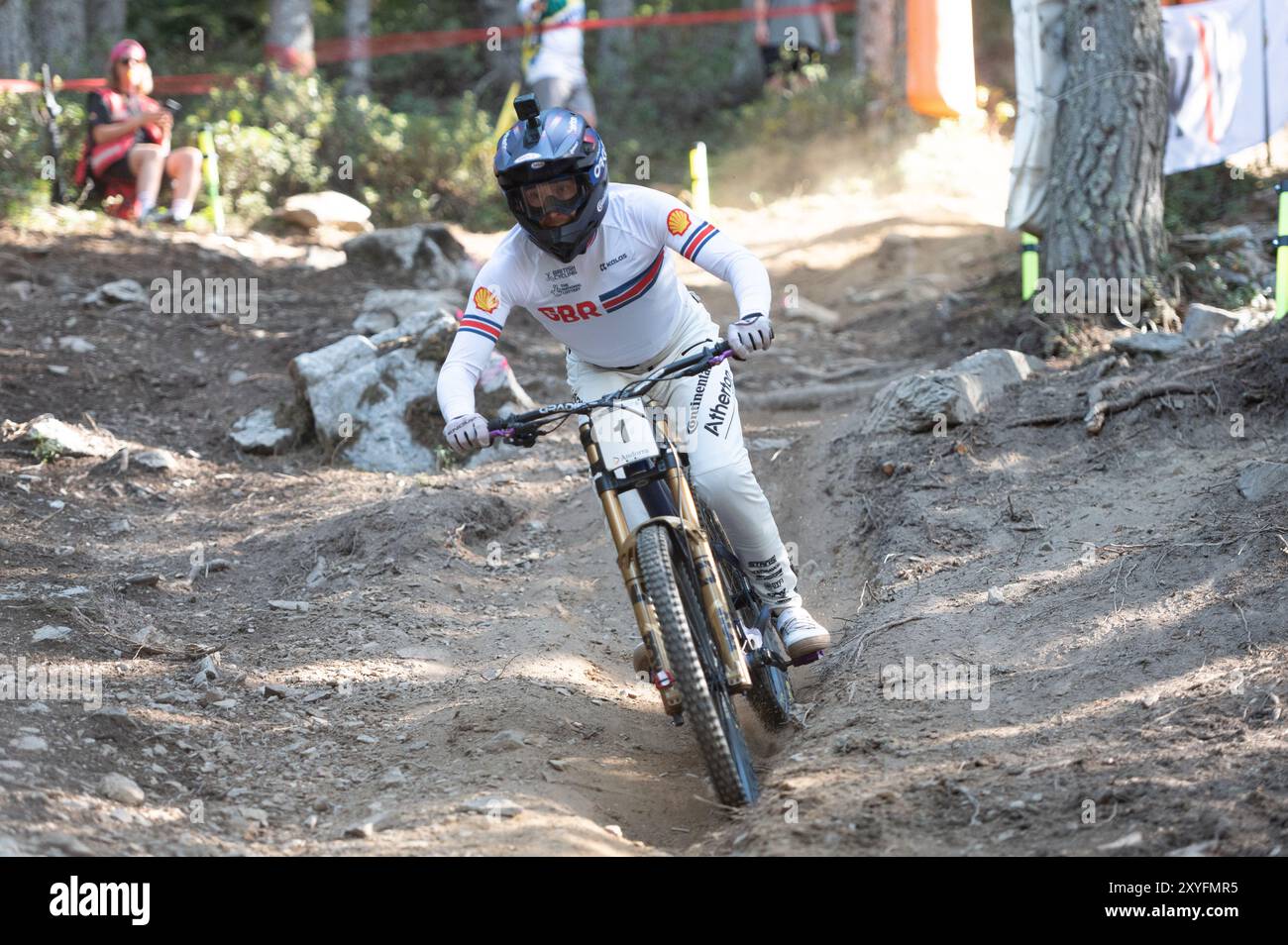 PAL Arinsal, Andorra : agosto 29 2024 : Charlie Hatton di GBR ai Campionati Mondiali UCI Mountain Bike Downhill Man QualificationAndorra 2024 su J Foto Stock
