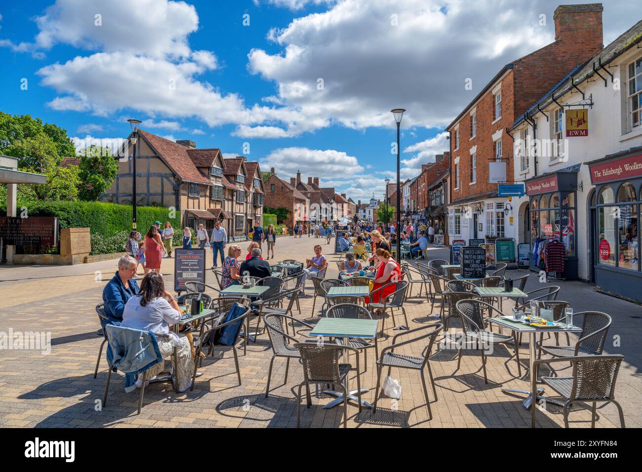 Caffè in Henley Street nel centro città, Stratford-upon-Avon, Inghilterra, Regno Unito Foto Stock