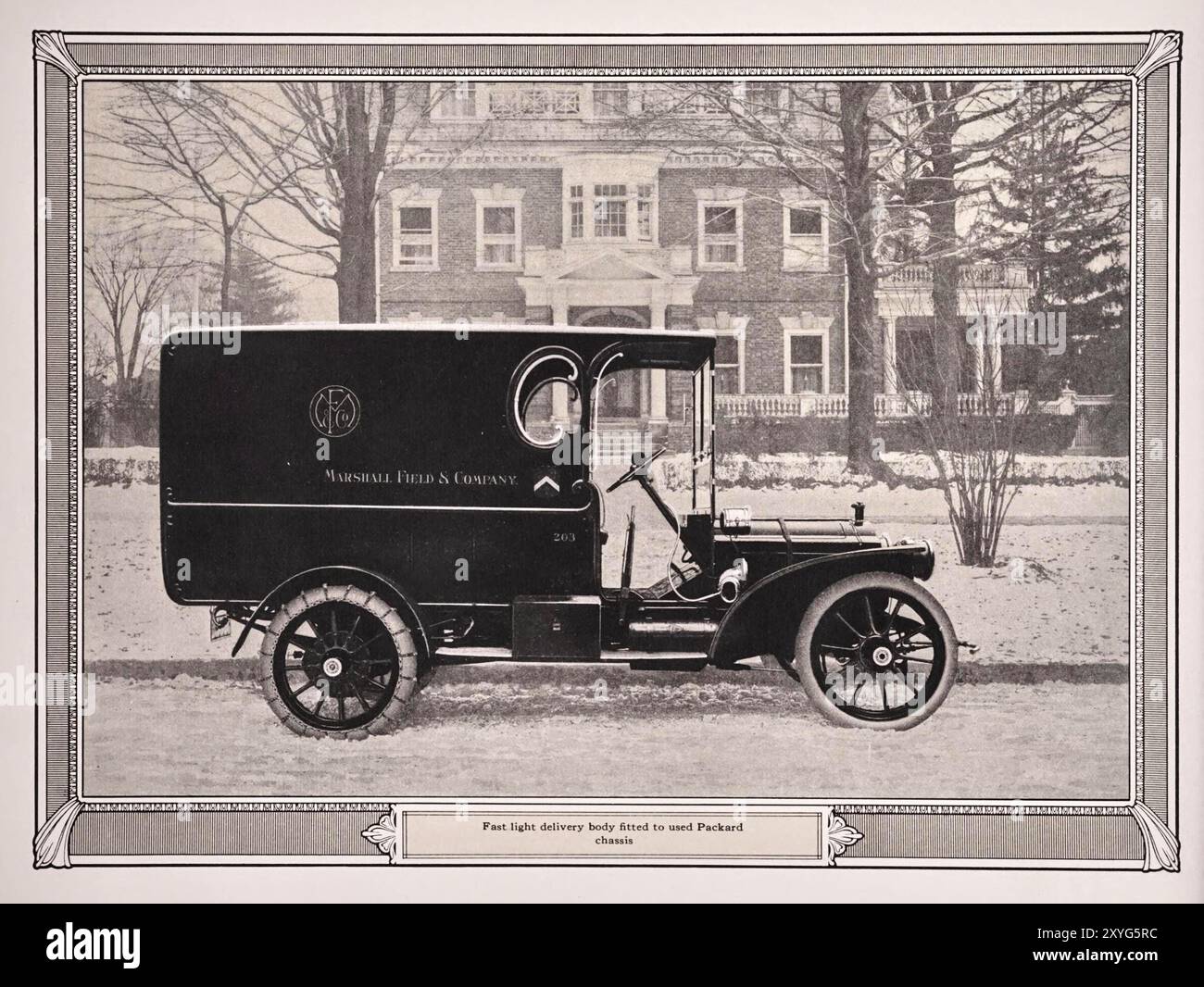 Carrello ad erogazione rapida di luce. Fotografia di catalogo vintage della Packard Motor Truck in uso da Marshall Field and Company , 1911 Foto Stock