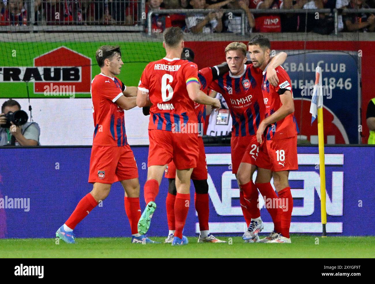 TOR zum 1:0 Marvin Pieringer 1. FC Heidenheim 1846 FCH (18) Torjubel mit Jonas Foehrenbach 1. FC Heidenheim 1846 FCH (19) Patrick Mainka 1. FC Heidenheim 1846 FCH (06) 1. FC Heidenheim vs. BK Haecken, Fussball, Conference League, Play Off, Rueckspiel, Saison 2024/25, 29.08.2024 foto: Eibner-Pressefoto/Michael Weber Foto Stock