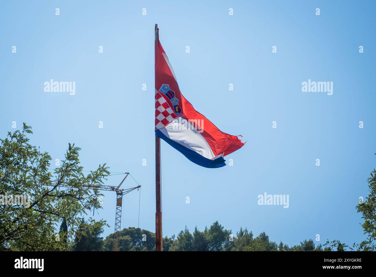 Bandiera croata che sventola nel vento. Foto Stock