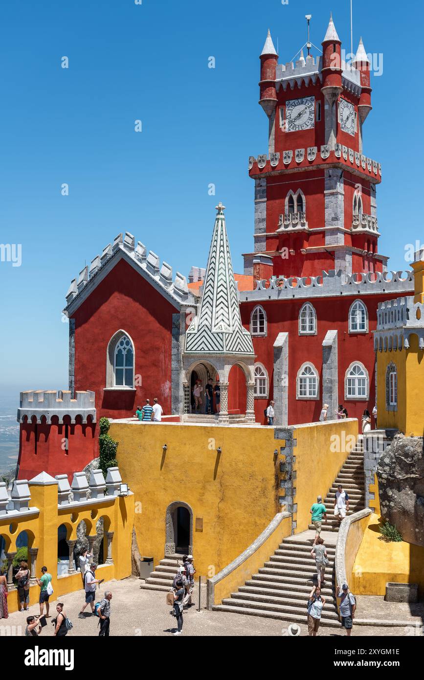 Palazzo da pena cortile degli archi di Sintra Portogallo // il cortile degli archi al Palácio da pena di Sintra Foto Stock