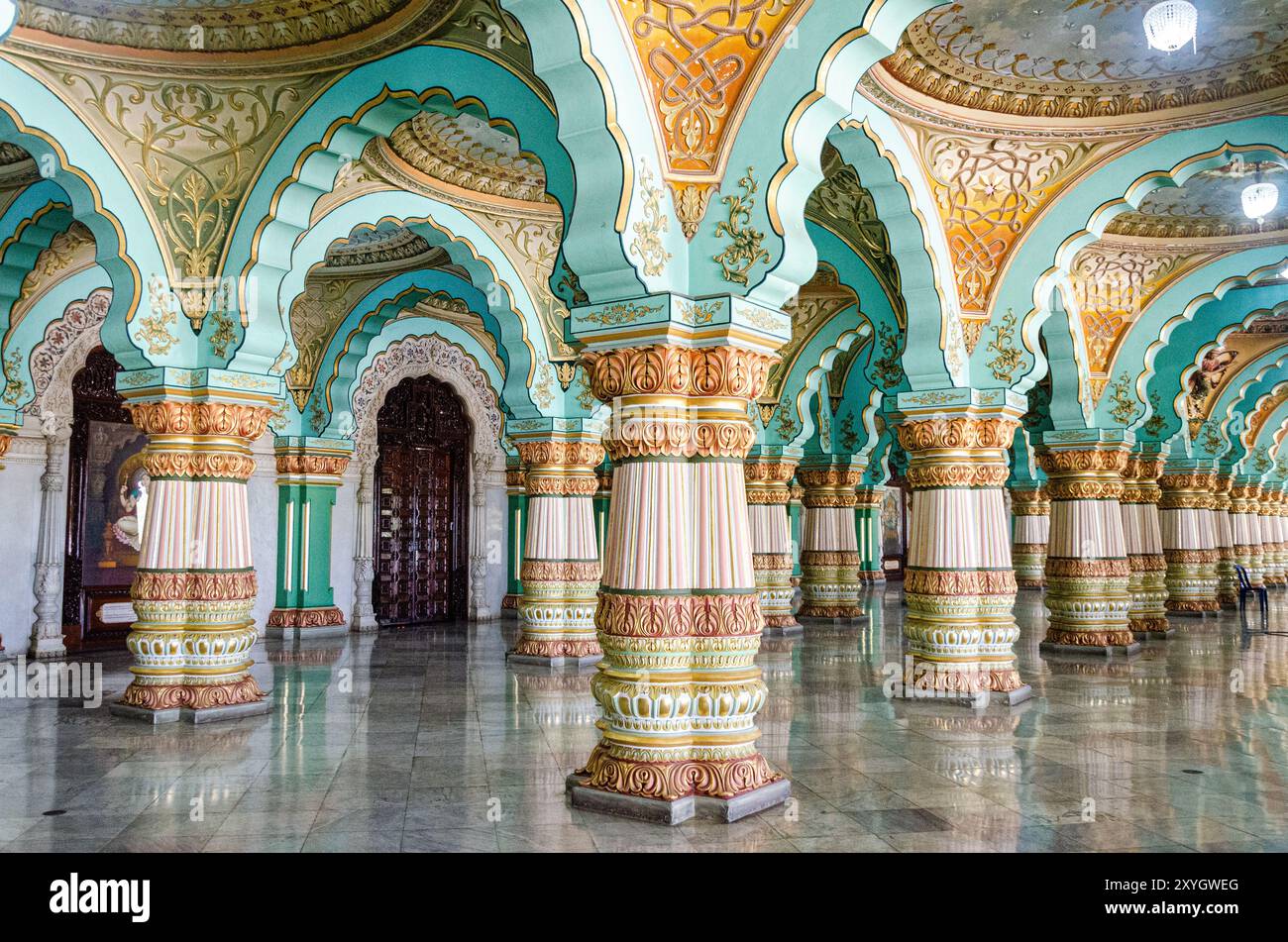 Magnifica vista interna dell'interno del Palazzo Mysore. Foto Stock