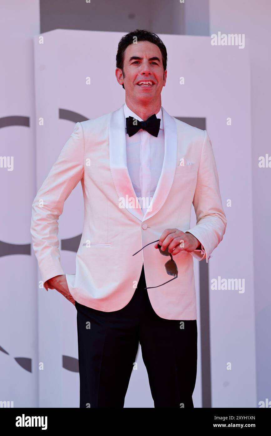Venezia, Italien. 29 agosto 2024. Sacha Baron Cohen, Kevin Cline, Cate Blanchett e Alfonso Cuaron partecipano alla prima di 'Disclaimer' durante la 81a Mostra Internazionale d'Arte cinematografica di Venezia al Palazzo del Cinema al Lido di Venezia, Italia, il 29 agosto 2024. Credito: dpa/Alamy Live News Foto Stock