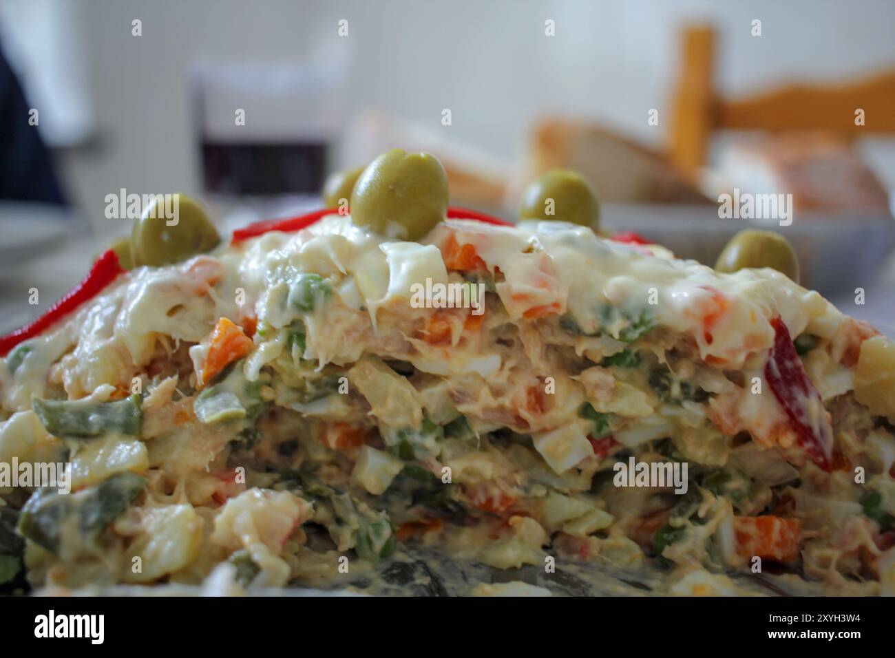 deliziosa insalata russa per pranzo Foto Stock
