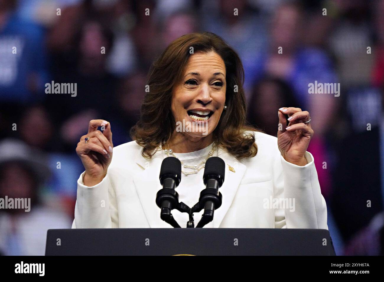 Savannah, Stati Uniti. 29 agosto 2024. U. Il vicepresidente della S Kamala Harris fa commenti ai sostenitori durante un evento della campagna elettorale a Savannah, Georgia, giovedì 29 agosto 2024. Harris e il suo compagno di corsa, il governatore Tim Walz, lanciarono il loro tour in autobus attraverso la Georgia e si conclusero con l'evento all'Enmarket Arena. (Foto di Richard Ellis/UPI) credito: UPI/Alamy Live News Foto Stock